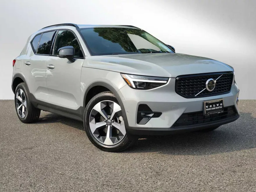 2026 Volvo XC40 Plus photo 1