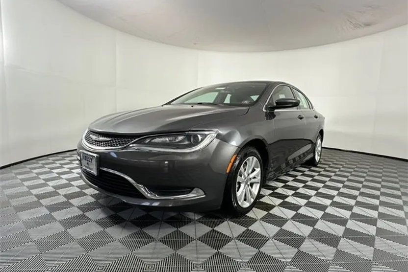 2015 Chrysler 200 Limited photo 1