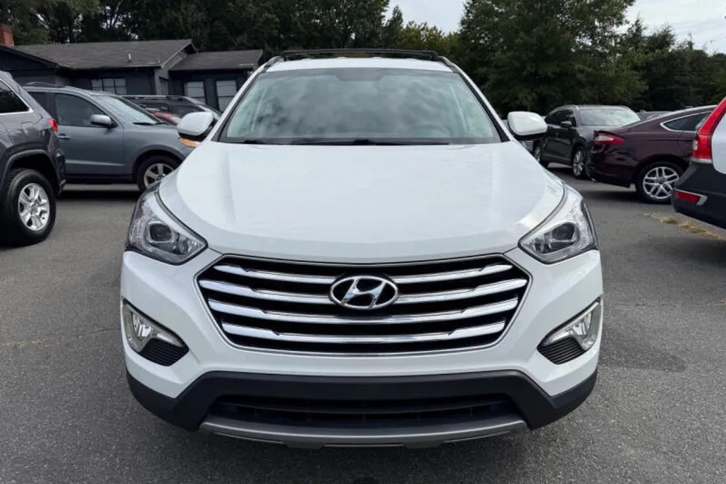 2015 Hyundai Santa Fe GLS photo 1