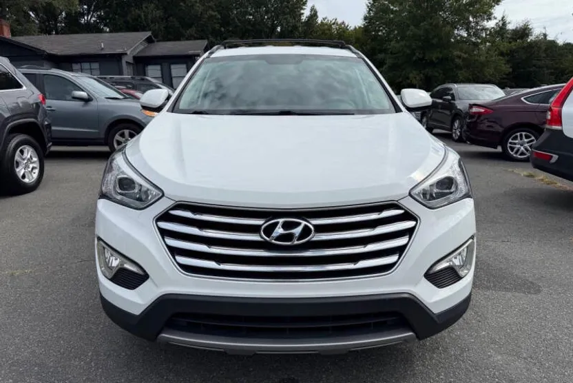 2015 Hyundai Santa Fe GLS photo 1