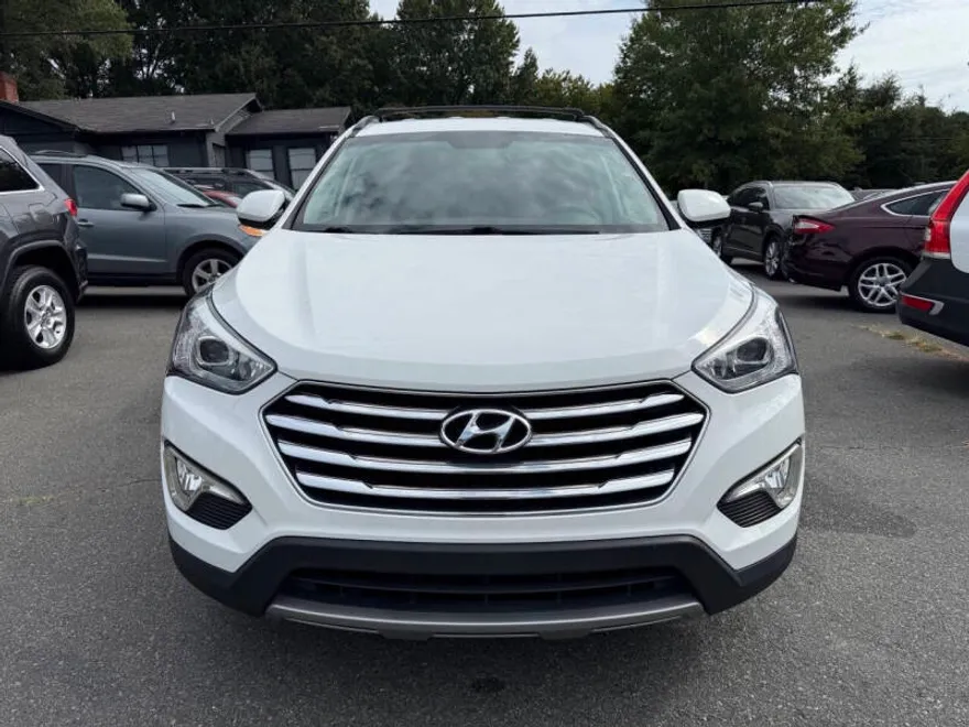 2015 Hyundai Santa Fe GLS photo 1