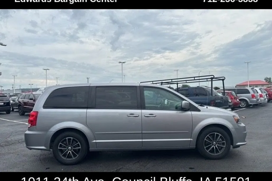 2017 Dodge Grand Caravan SE photo 1