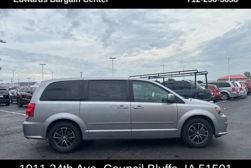 2017 Dodge Grand Caravan SE photo 1