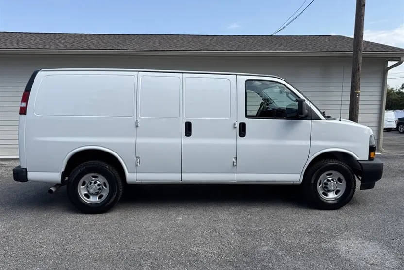 2018 Chevrolet Express 2500 Van photo 1