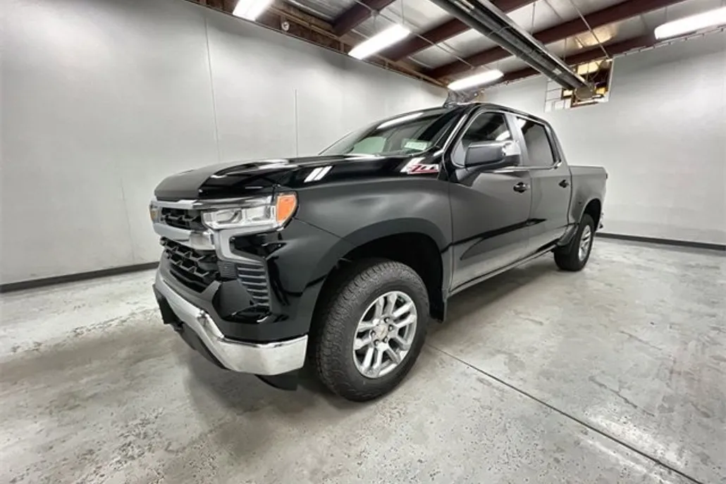 2025 Chevrolet Silverado 1500 LT photo 1