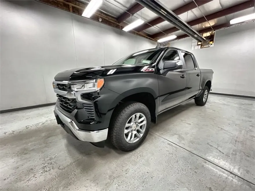 2025 Chevrolet Silverado 1500 LT photo 1