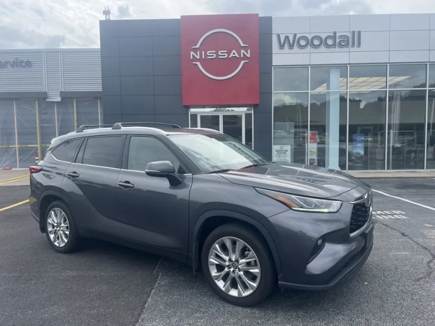2022 Toyota RAV4 Limited photo 1