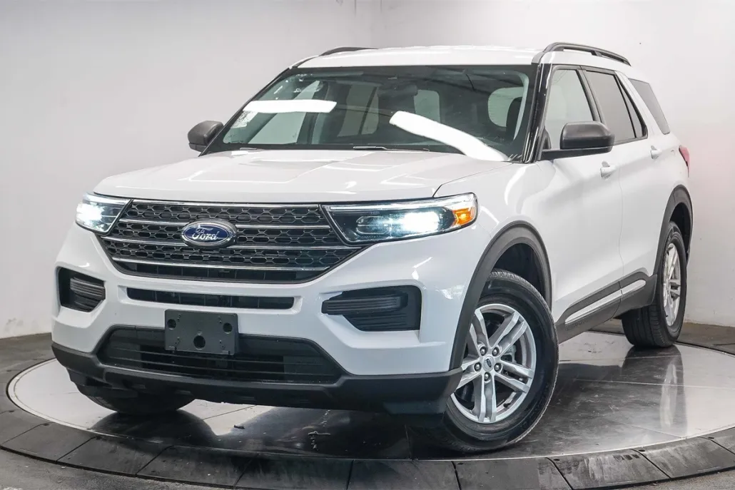 2022 Ford Explorer XLT photo 1