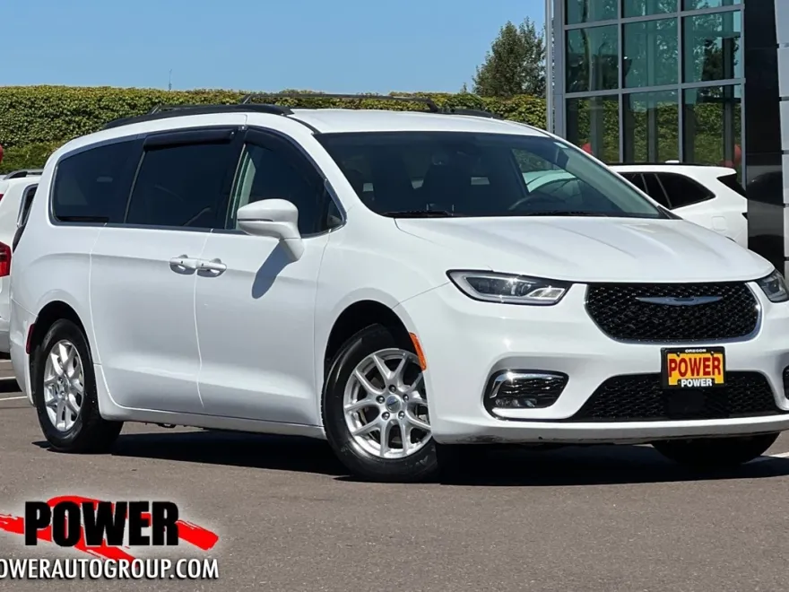 2022 Chrysler Pacifica Touring L photo 1