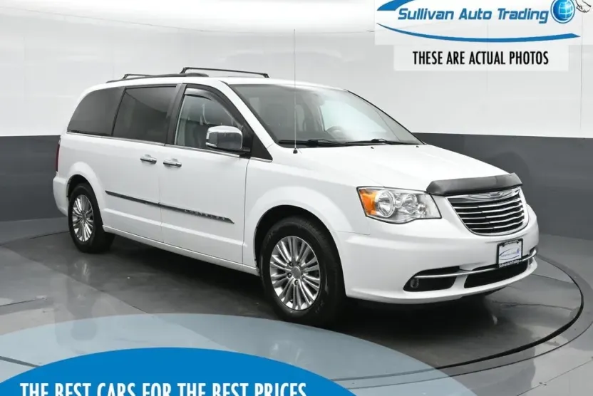 2015 Chrysler Town & Country photo 1