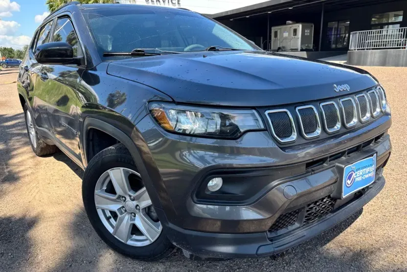 2022 Jeep Compass Latitude photo 1