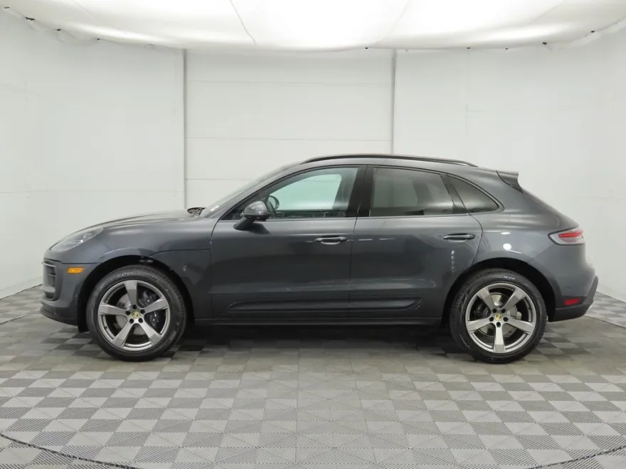 2025 Porsche Macan Base photo 1