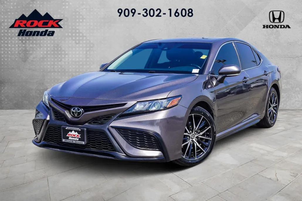 2022 Toyota Camry SE photo 1