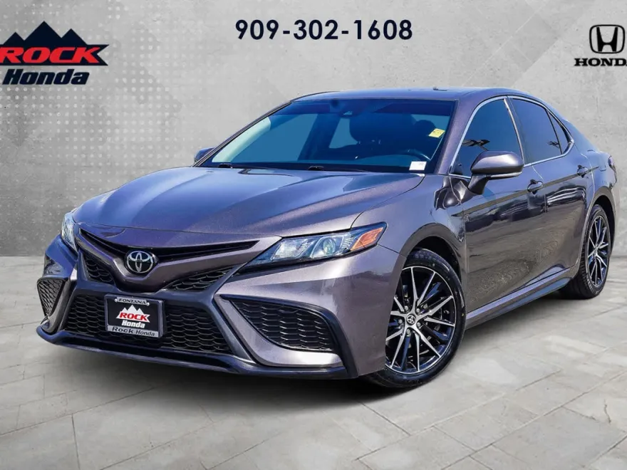 2022 Toyota Camry SE photo 1