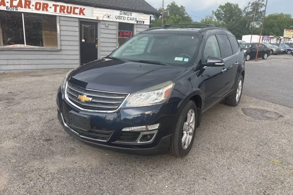 2017 Chevrolet Traverse 1LT photo 1
