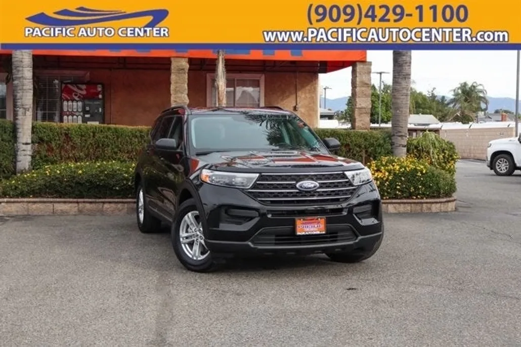 2023 Ford Explorer XLT photo 1