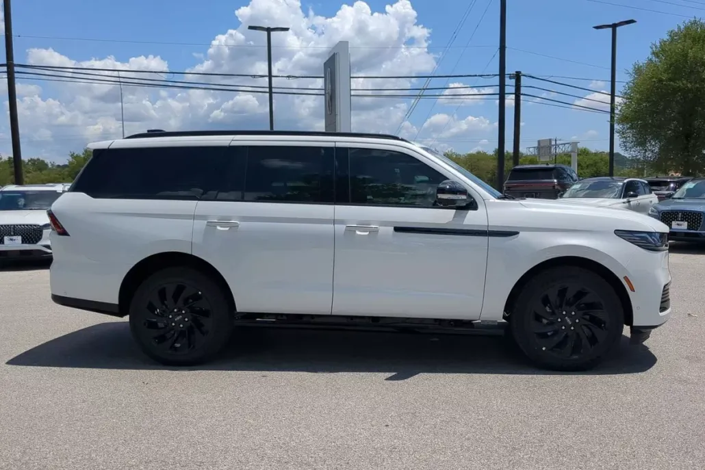 2025 Lincoln Navigator Reserve photo 1