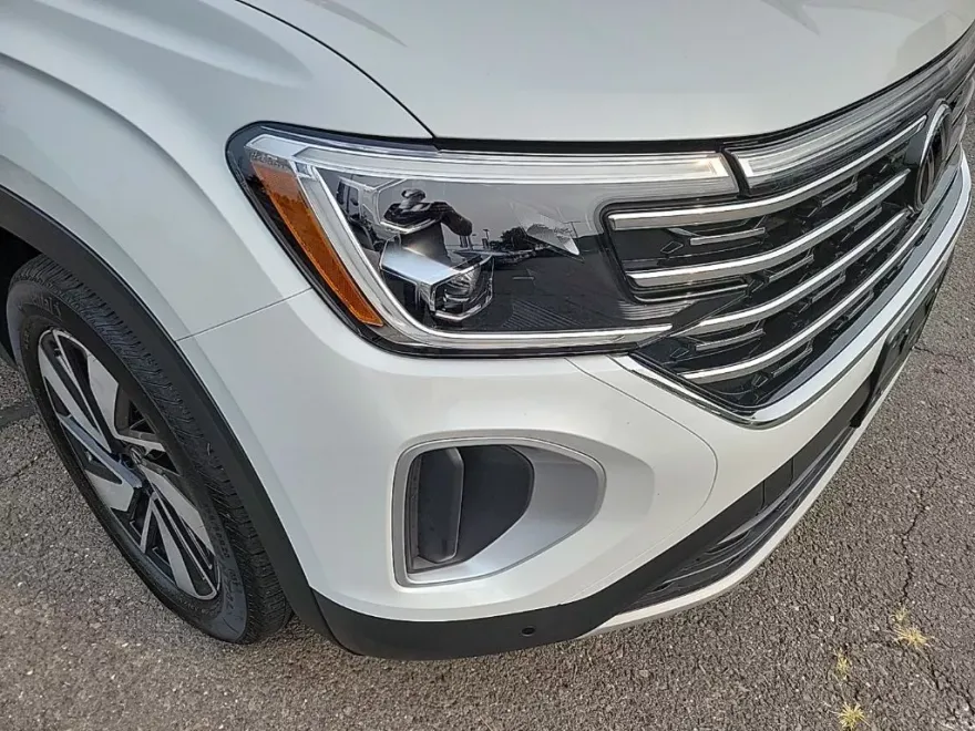 2024 Volkswagen Atlas SEL photo 1