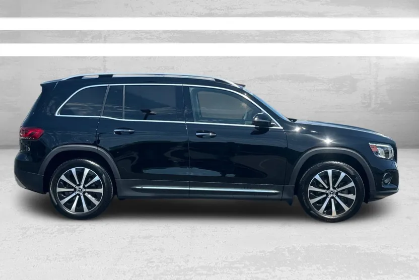 2023 Mercedes Benz GLB 250 4MATIC photo 1