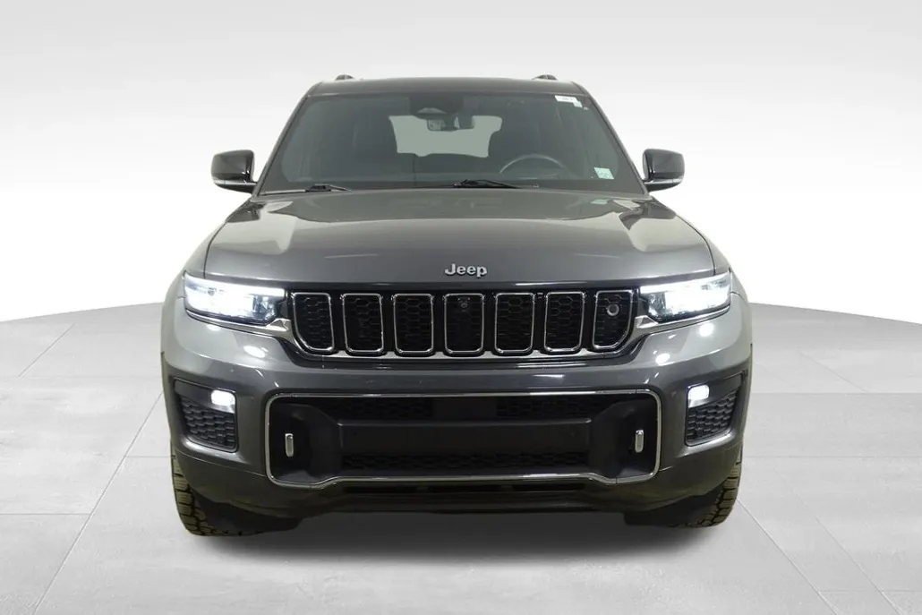 2022 Jeep Grand Cherokee Overland photo 1