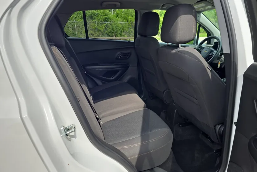 2022 Chevrolet Trax LS photo 1