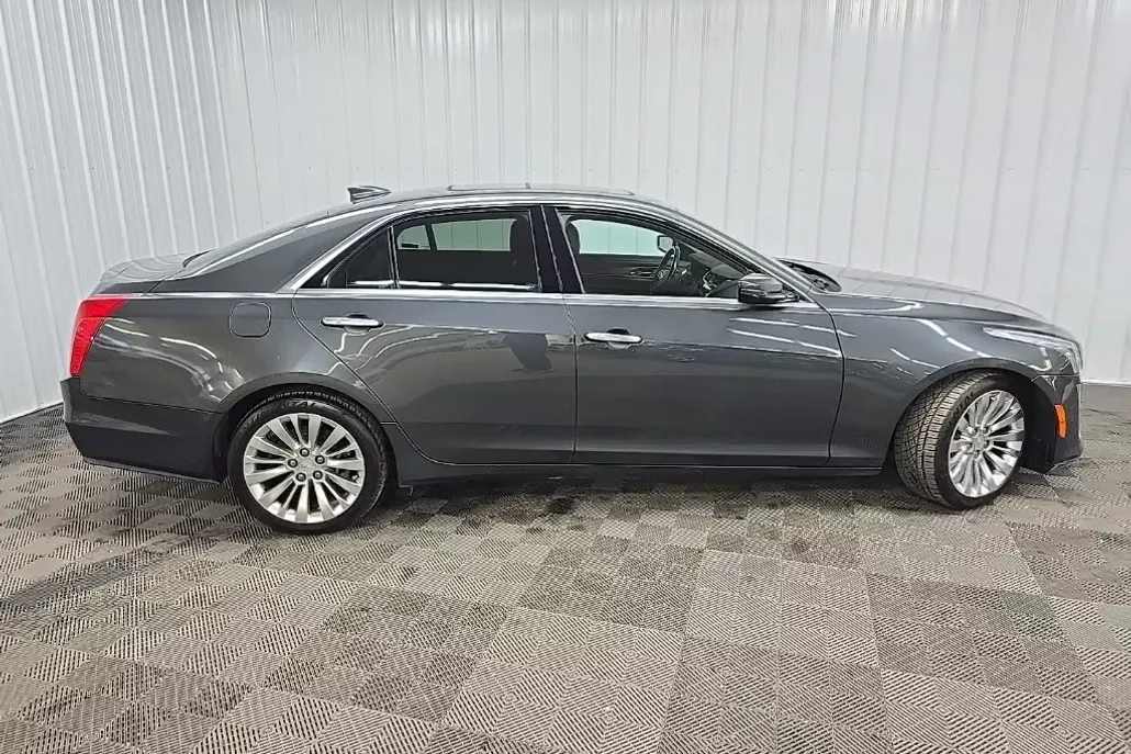 2017 Cadillac CTS Luxury photo 1