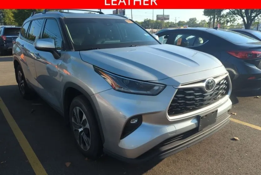 2021 Toyota Highlander XLE photo 1