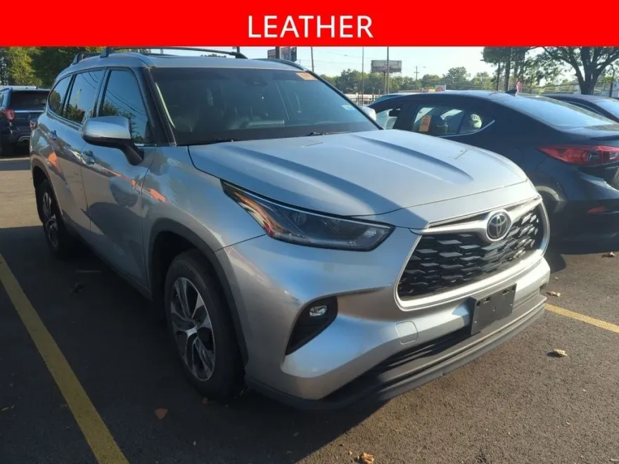 2021 Toyota Highlander XLE photo 1