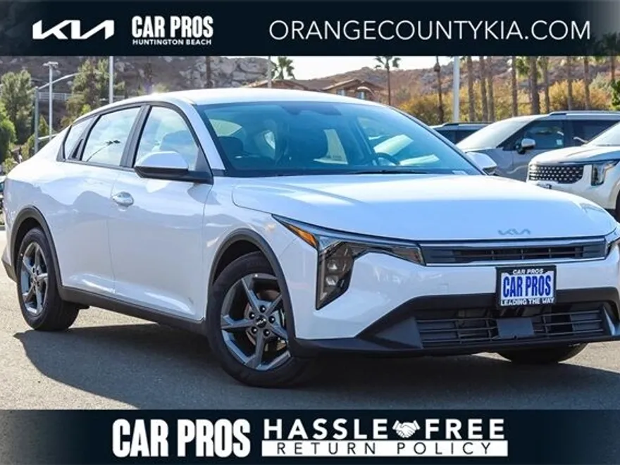 2025 Kia K4 LXS photo 1