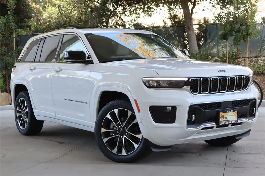 2023 Jeep Grand Cherokee Overland photo 1