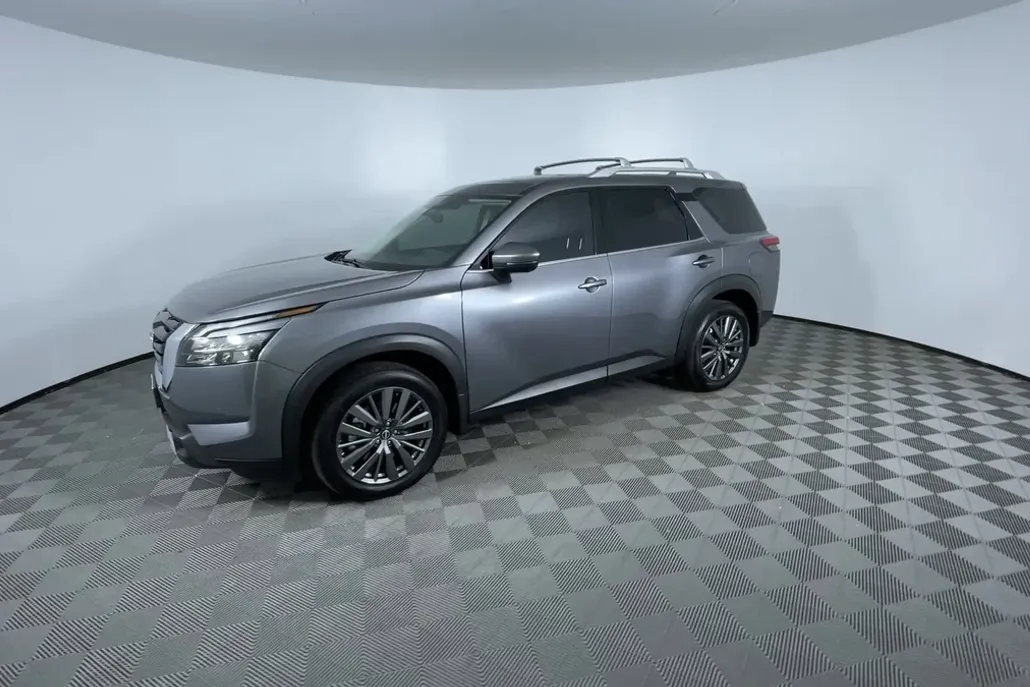 2025 Nissan Pathfinder SL photo 1