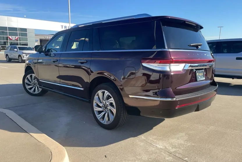 2024 Lincoln Navigator L Reserve photo 1