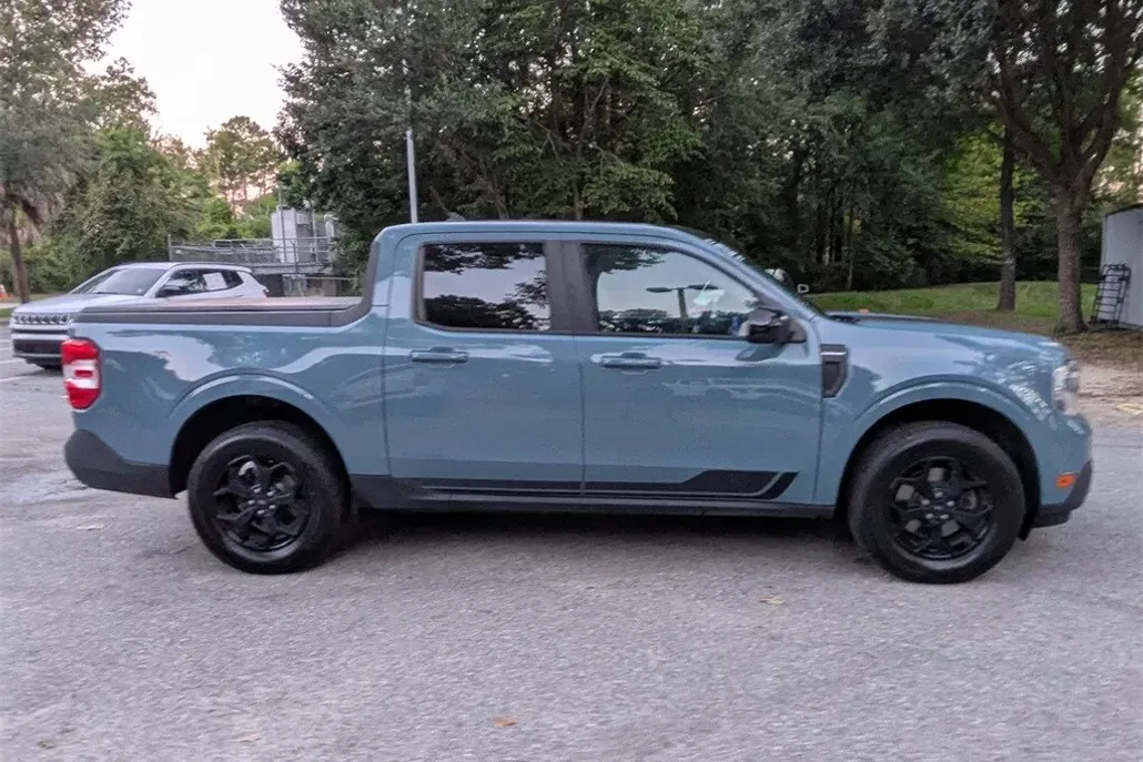 2022 Ford Maverick Lariat photo 1