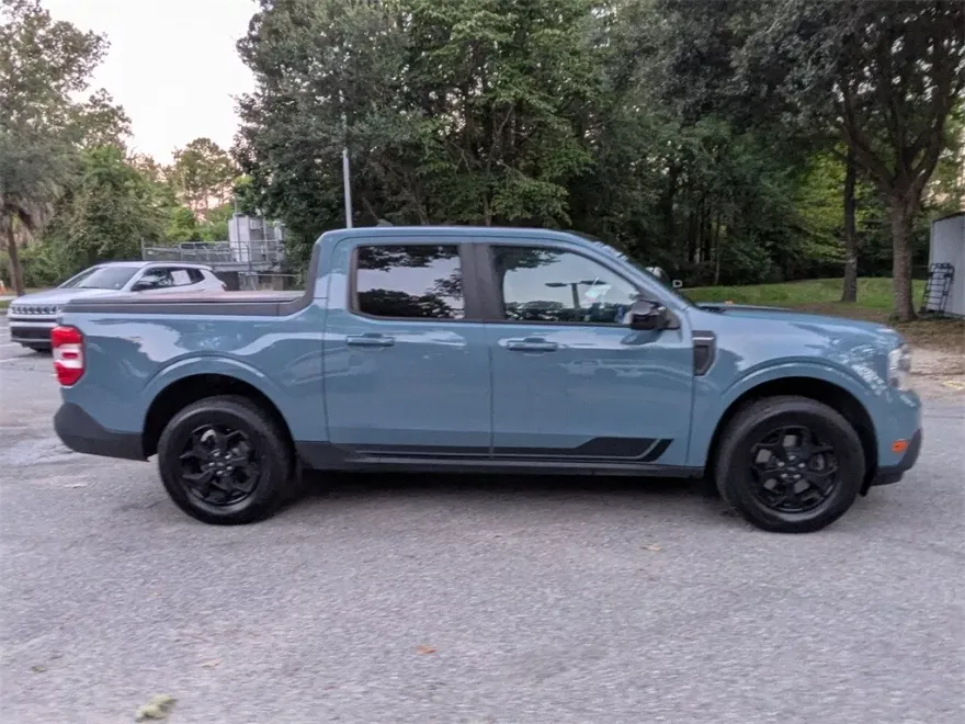 2022 Ford Maverick Lariat photo 1