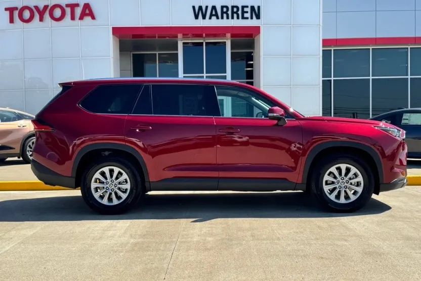2024 Toyota Highlander XLE photo 1