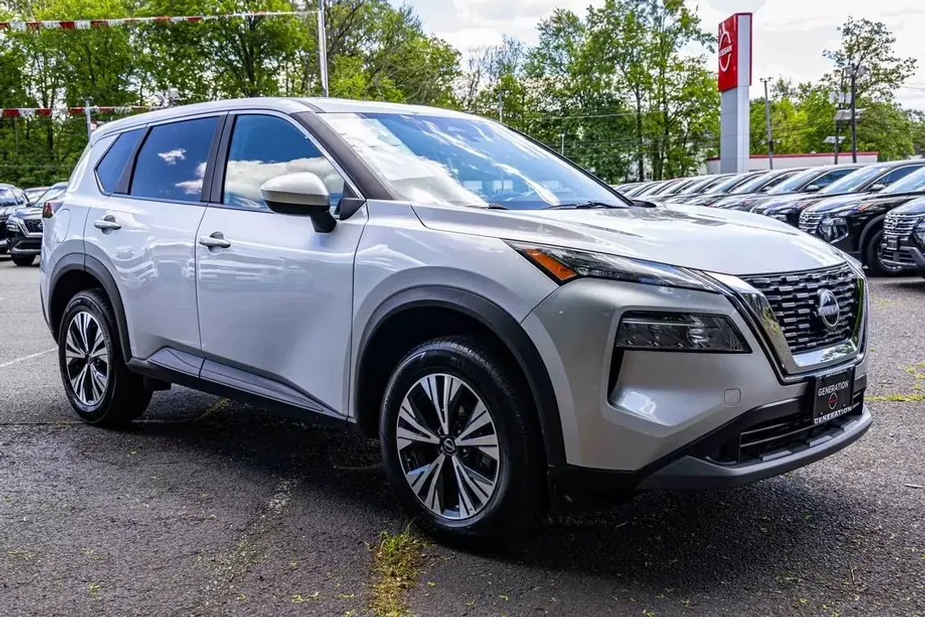 2023 Nissan Rogue SV photo 1