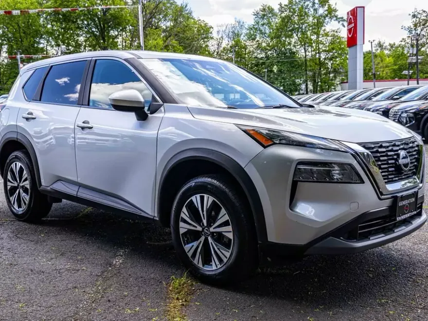 2023 Nissan Rogue SV photo 1