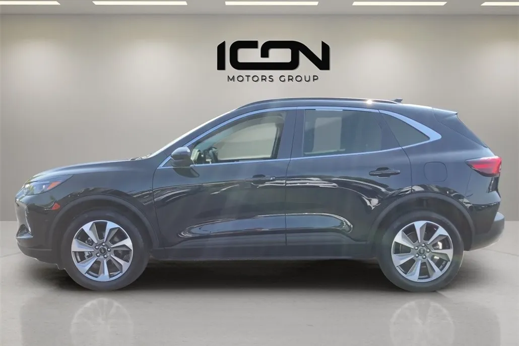 2023 Ford Escape Platinum photo 1