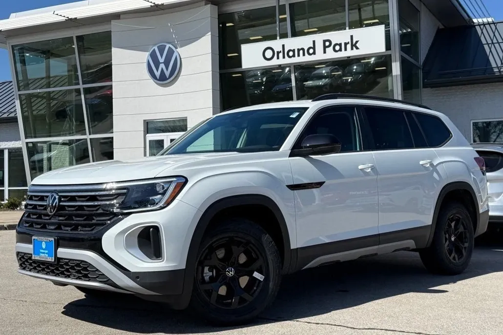 2025 Volkswagen Atlas Peak Edition SE photo 1