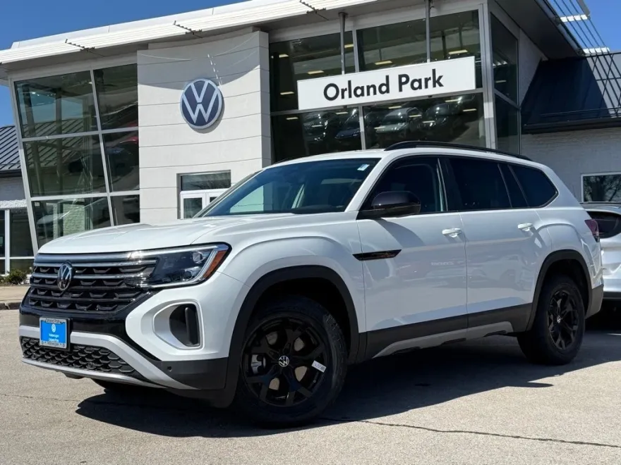 2025 Volkswagen Atlas Peak Edition SE photo 1