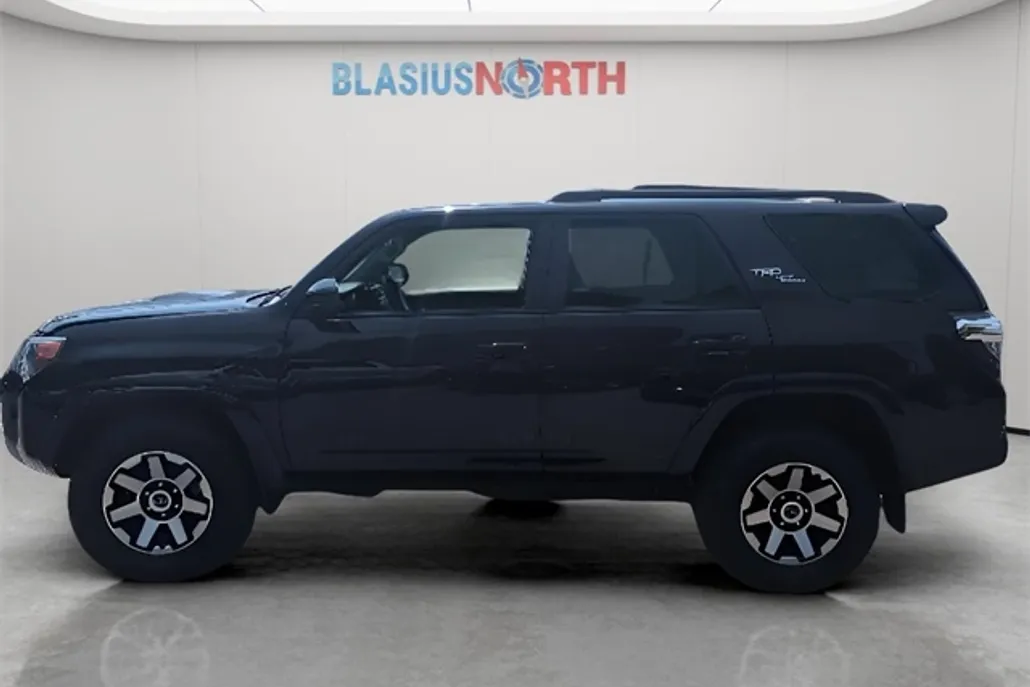 2024 Toyota 4Runner TRD Off-Road photo 1