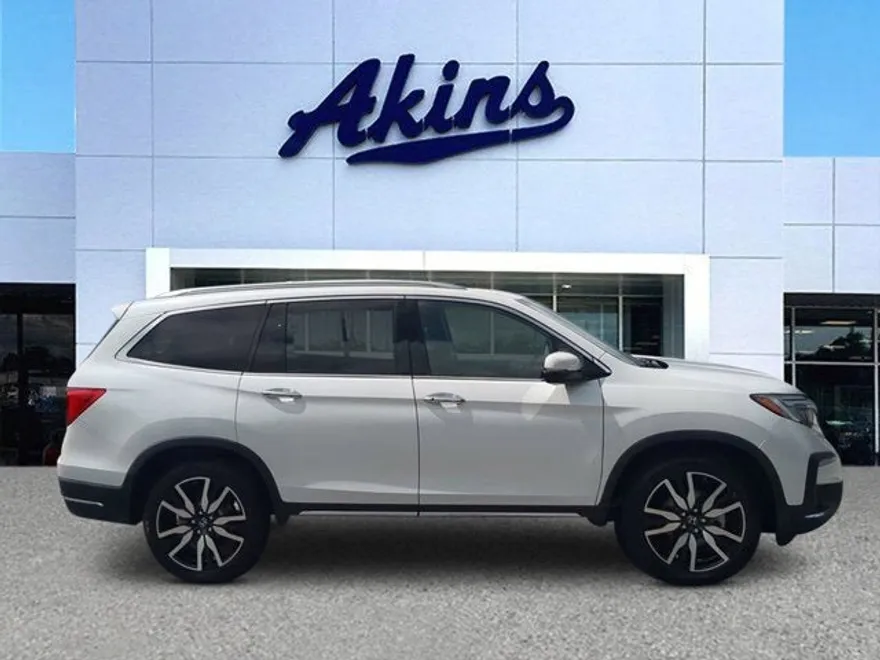 2022 Honda Pilot Touring photo 1