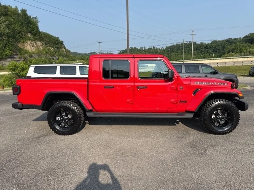 2025 Jeep Gladiator Willys photo 1