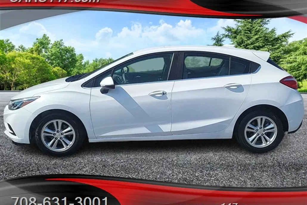 2017 Chevrolet Cruze LT photo 1