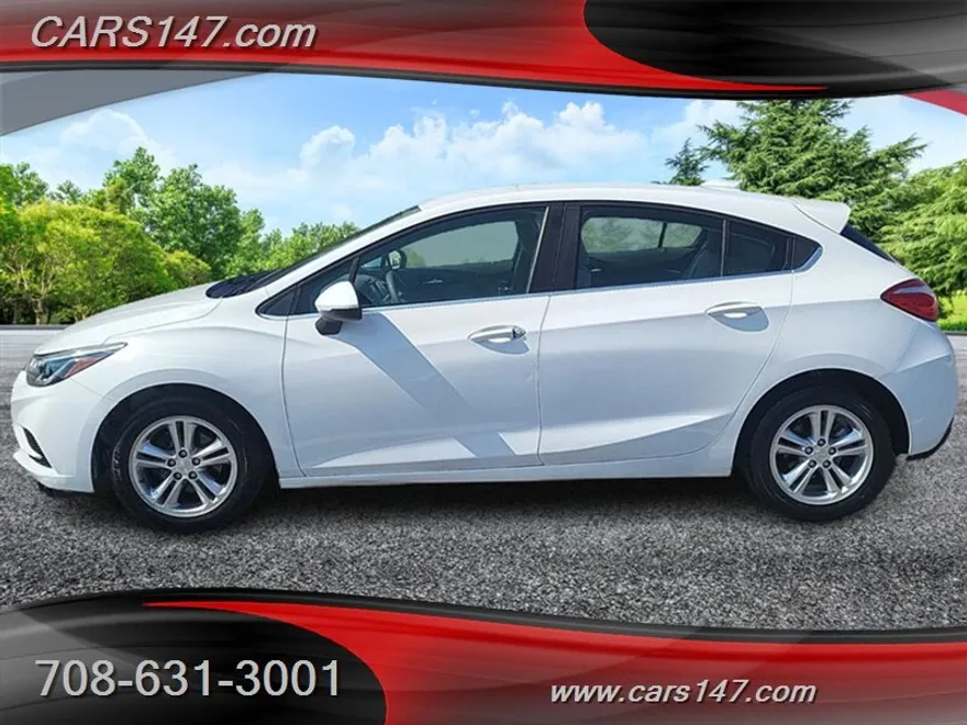 2017 Chevrolet Cruze LT photo 1