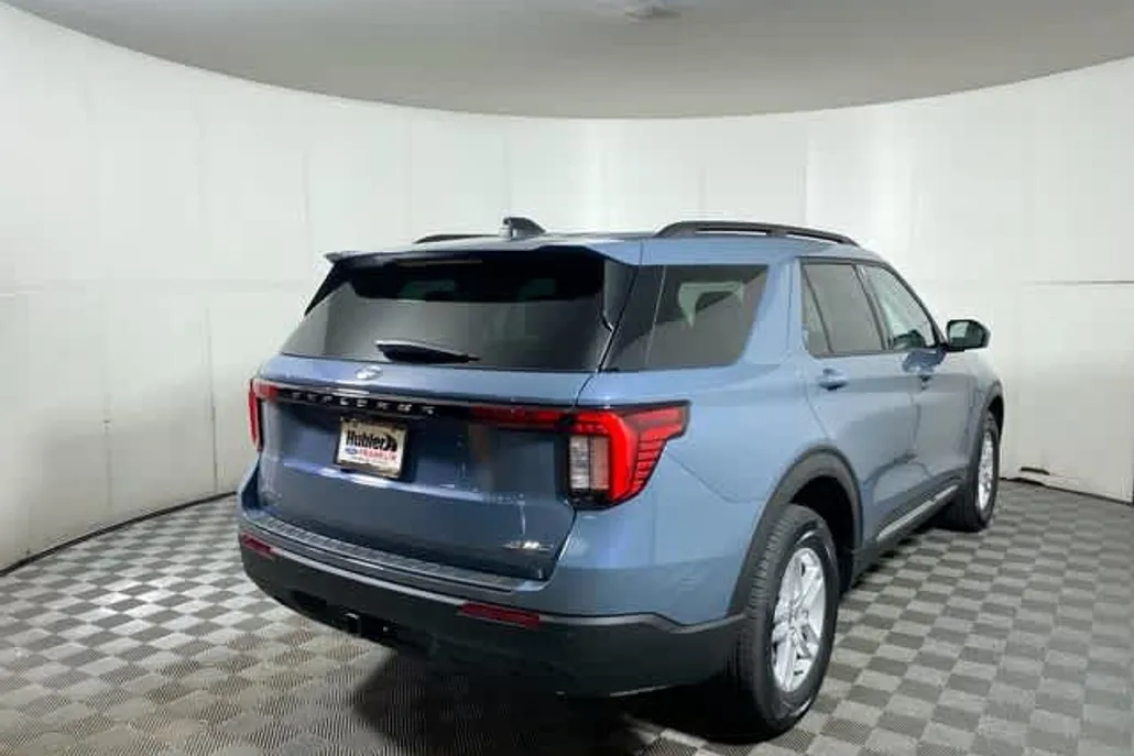 2025 Ford Explorer photo 1