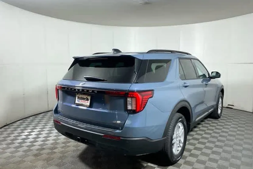 2025 Ford Explorer photo 1