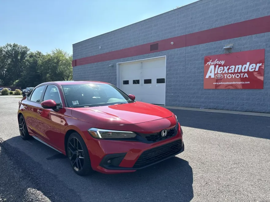 2024 Honda Civic Hatchback Sport Touring photo 1