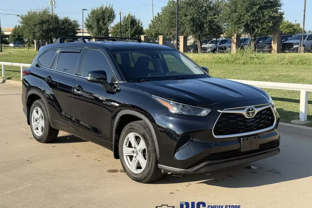 2022 Toyota Highlander L photo 1