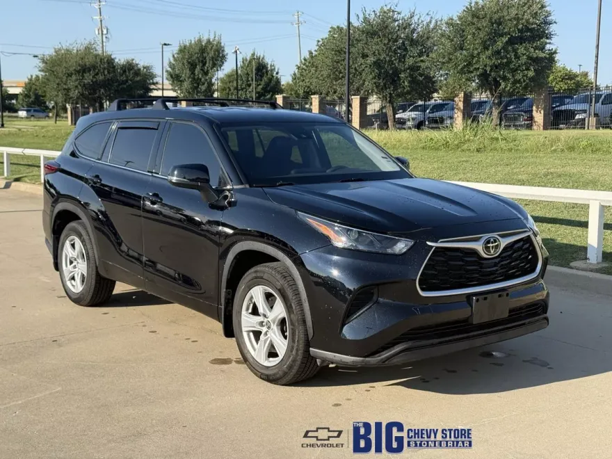 2022 Toyota Highlander L photo 1